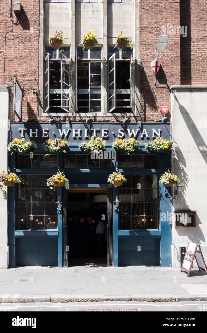 Das White Swan Public House und chophouse, ehemals Mucky Duck, fetter Lane, London, Großbritannien Stockfoto