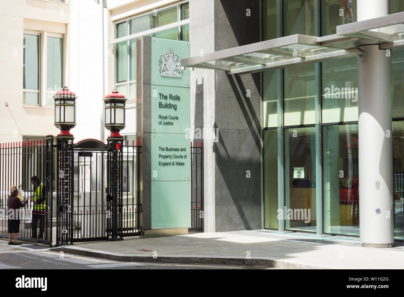 Eingang zu den Brötchen Gebäude, Royal Courts of Justice, Business und der Gerichte von England und Wales, fetter Lane, London, Großbritannien Stockfoto