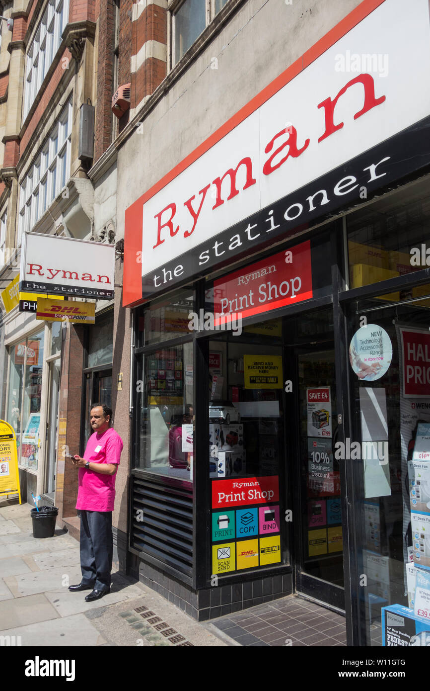 Ryman shop Front auf Fleet Street, London, UK Stockfoto