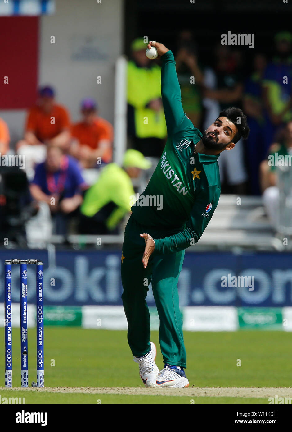 Edgbaston, Leeds, Großbritannien. 29 Juni, 2019. ICC World Cup Cricket, Pakistan und Afghanistan; Shadab Khan von Pakistan bowling Credit: Aktion plus Sport/Alamy leben Nachrichten Stockfoto