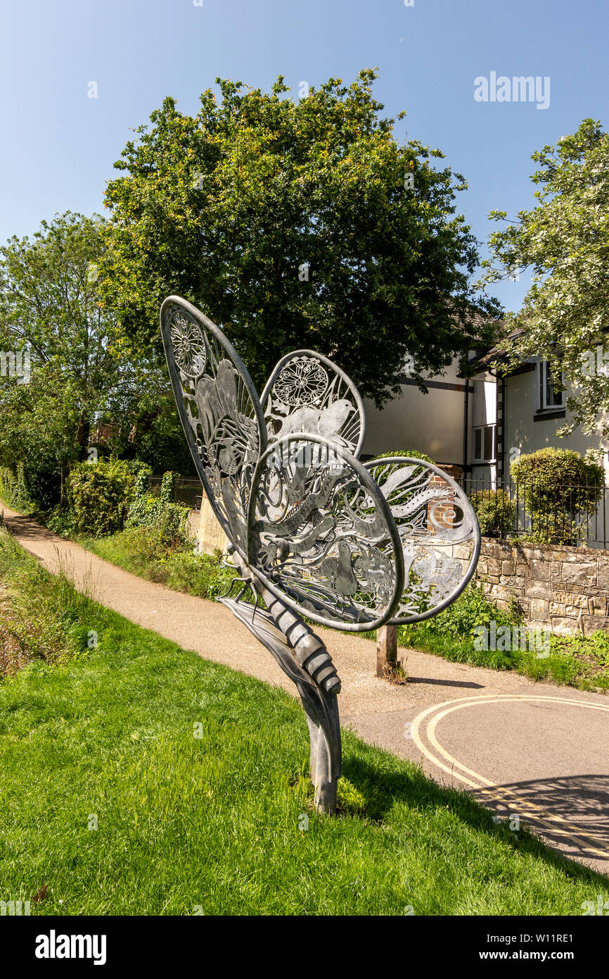 Verzinkter Stahl Skulptur eines Schmetterlings - Chichester Ship Canal, Chichester, West Sussex, UK. Stockfoto