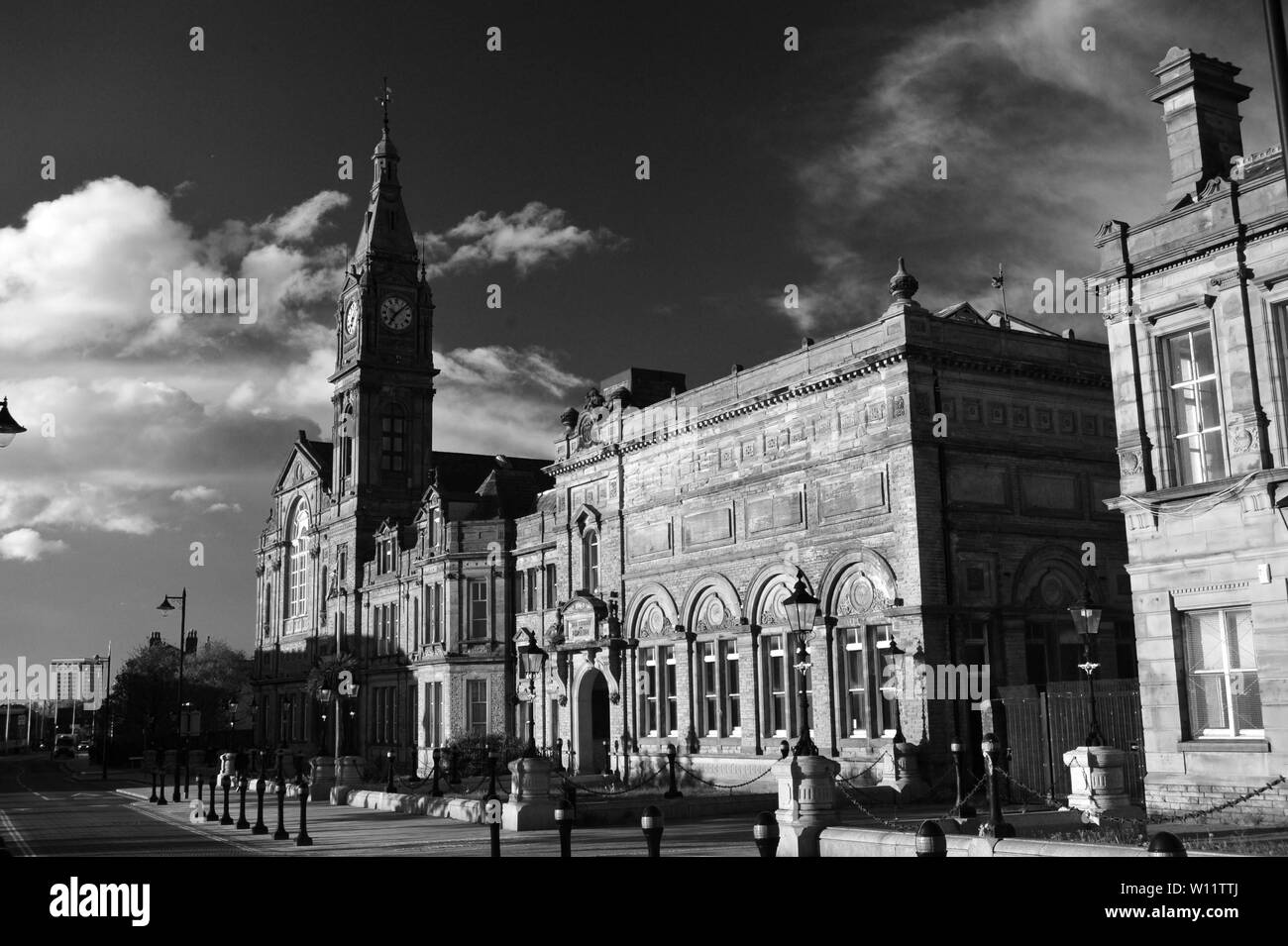 Bilder von Bootle Gebäude. Das Rathaus, die Christus Kirche & der Triade Gebäude Plus St Chads Kirche Kirkby und Huyton Pfarrkirche Huyton. Stockfoto