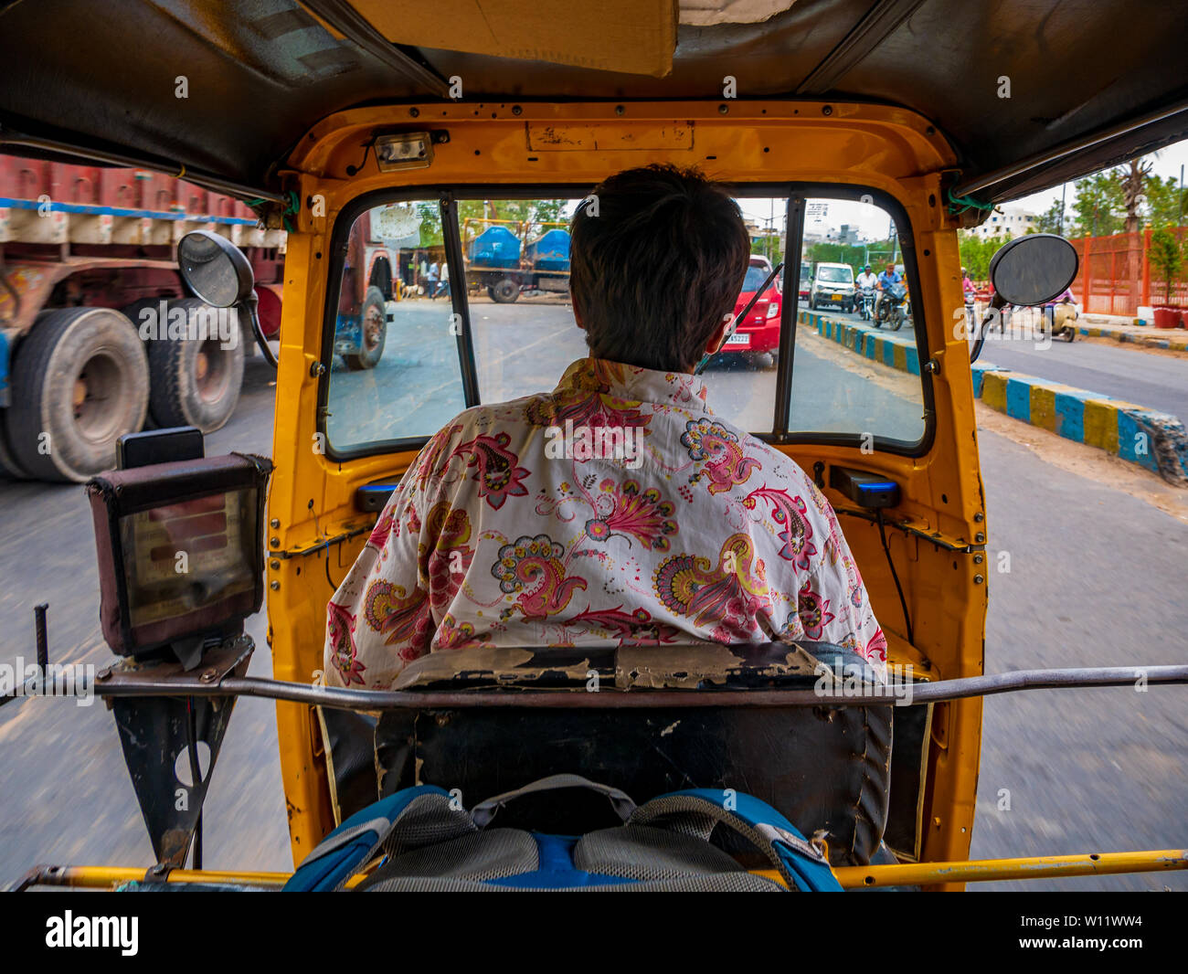 Blick von der Innenseite der Auto-rikscha in Indien Stockfoto