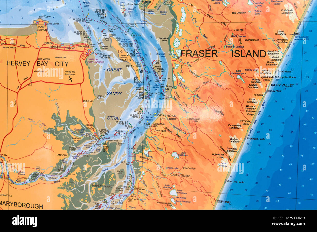 Eine Landkarte von Übersicht Teil von Fraser Island und Hevey Bay auf dem Festland in Queensland, Australien Stockfoto