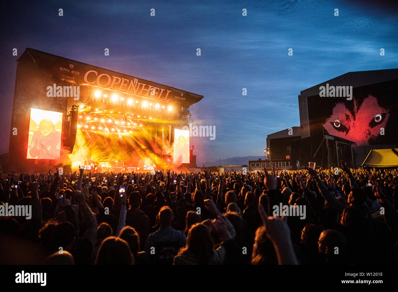 Kopenhagen, Dänemark - Juni 21., 2019. Heavy Metal Fans an einem der vielen Live Konzerte während der dänischen Heavy Metal Festival Copenhell 2019 in Kopenhagen. (Foto: Gonzales Foto - Peter Troest). Stockfoto