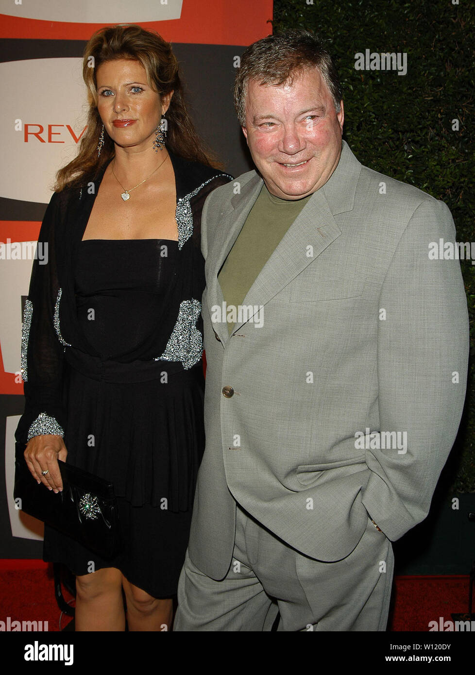 Elizabeth Anderson Martin & William Shatner in der Entertainment Weekly 2. Jährliche Pre-Emmy Partei hielt an der Hollywood Athletic Club in Hollywood, CA. Die Veranstaltung fand am Samstag, dem 18. September 2004. Foto von: SBM/PictureLux - Alle Rechte vorbehalten - Datei Referenz Nr. 33790-7029 SBMPLX Stockfoto
