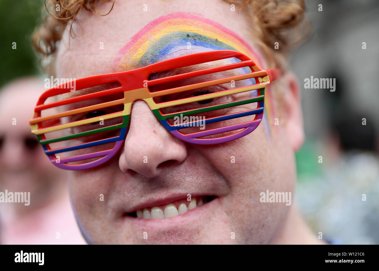 Menschen nehmen Teil an der CSD-Parade in Dublin. Stockfoto