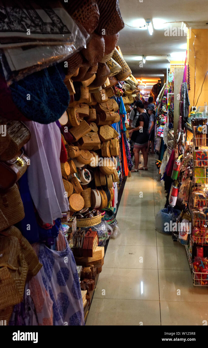 Souvenirs zum Verkauf im Markt von Ubud, Bali, Indonesien Stockfoto