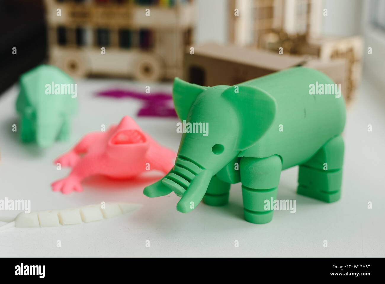 Plastic Elephant Stockfotos und bilder Kaufen Seite 3 Alamy Festes Tierspielzeug Für Kinder Auf Weißem Hintergrund