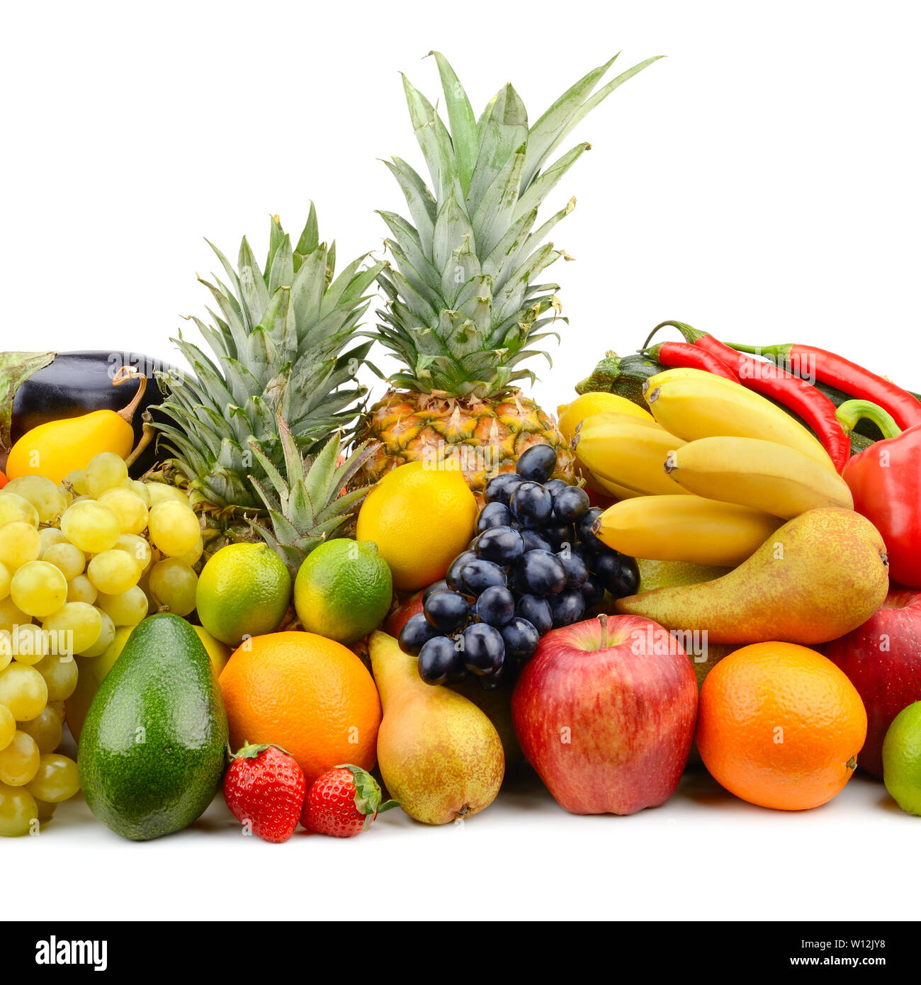 Sortiment an Obst, Gemüse, Beeren isoliert auf weißem Hintergrund Stockfoto