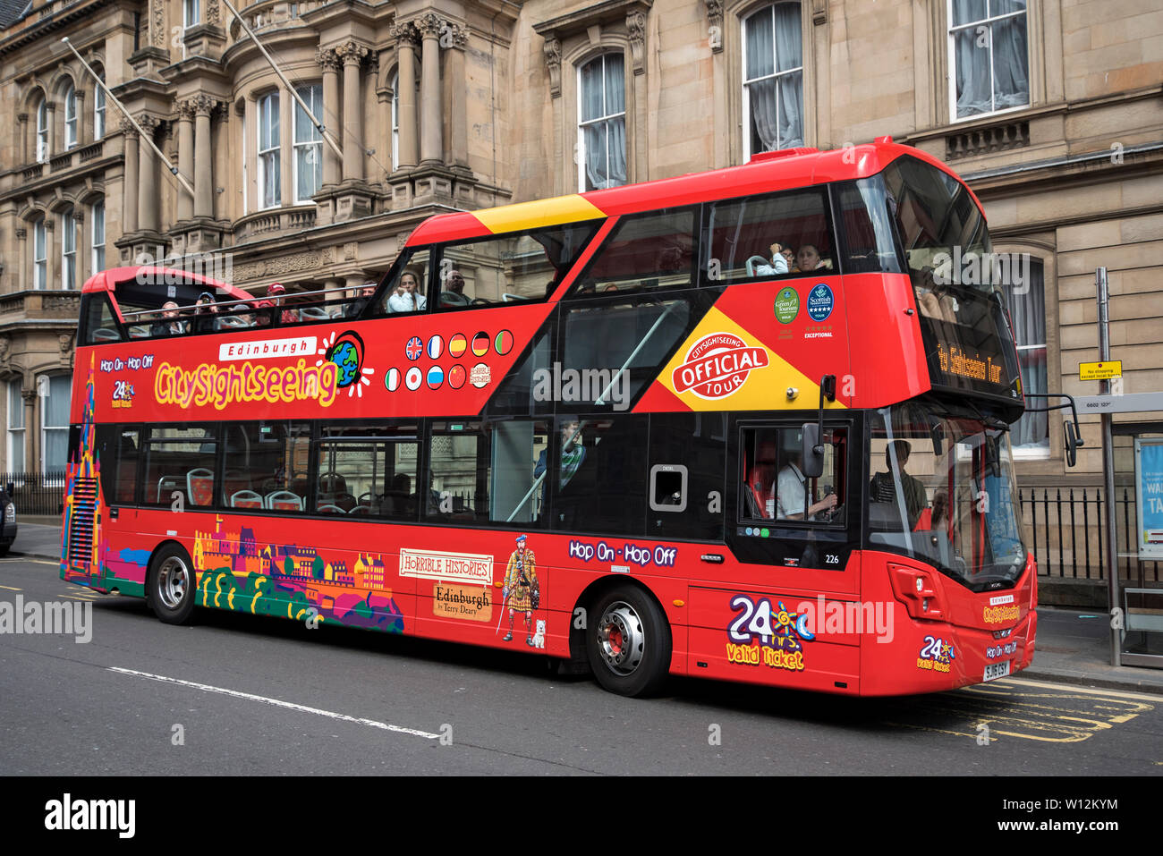 Offenen City Sightseeing Tour Bus in der Chambers Street, Edinburgh, Schottland, Großbritannien. Stockfoto