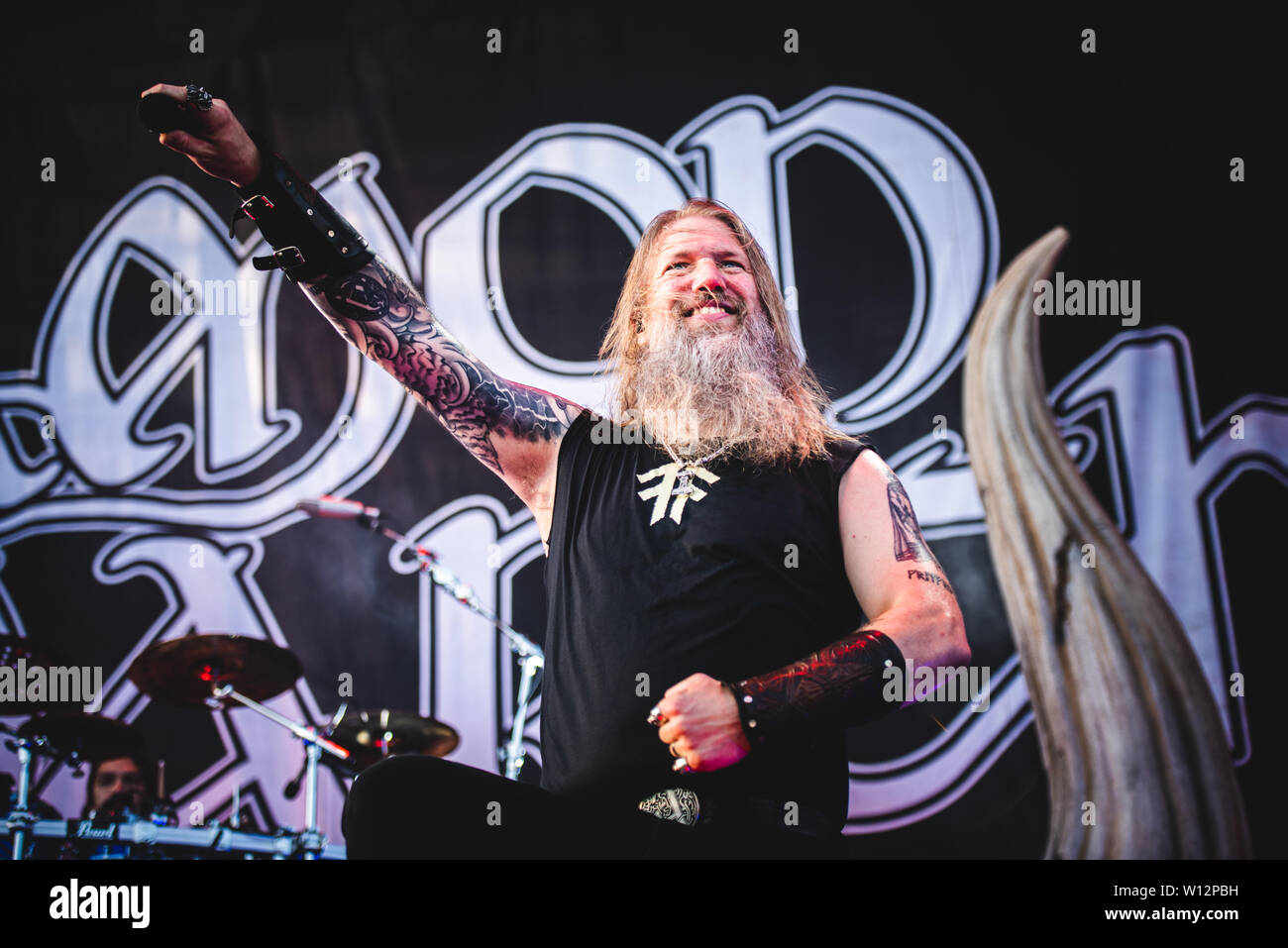 Johan Hegg, Sänger der schwedischen Melodic Death Metal Band Amon Amarth, die live auf der Bühne in Bologna, auf der Bologna Sonic Park 2019 Erste Stockfoto