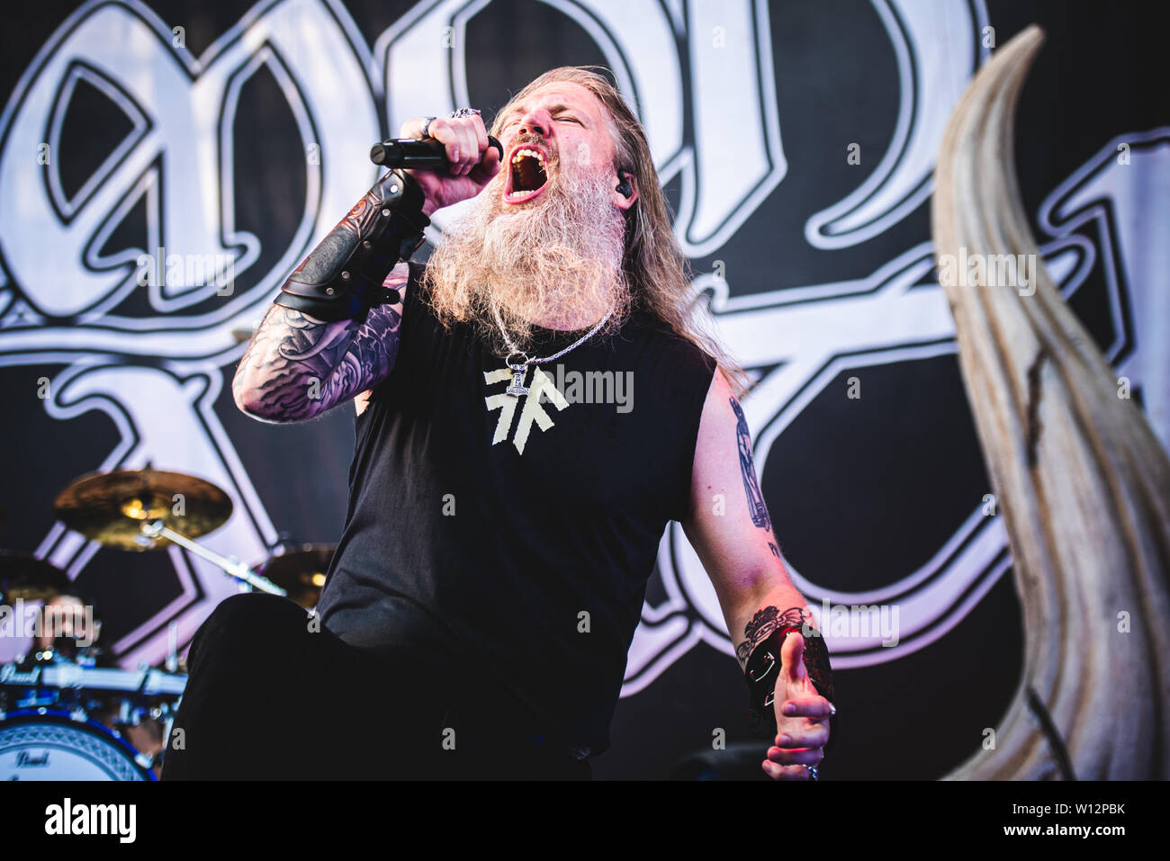 Johan Hegg, Sänger der schwedischen Melodic Death Metal Band Amon Amarth, die live auf der Bühne in Bologna, auf der Bologna Sonic Park 2019 Erste Stockfoto