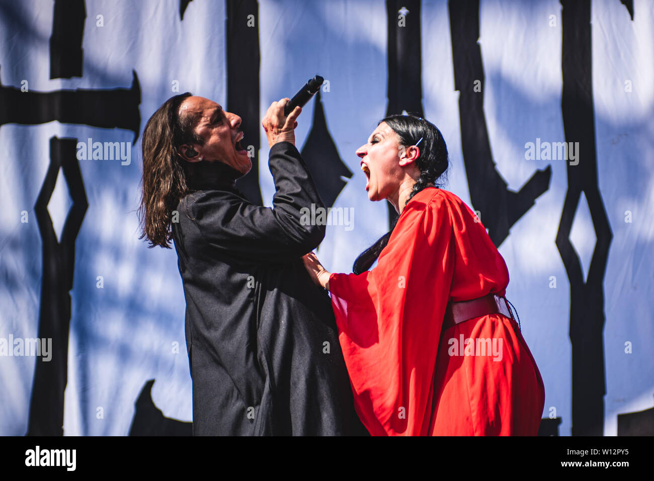 Cristina Scabbia und Andrea Ferro, Sänger der Italienischen Gothic Metal Band Lacuna Coil, die live auf der Bühne in Bologna, auf der Bologna Sonic Par Stockfoto