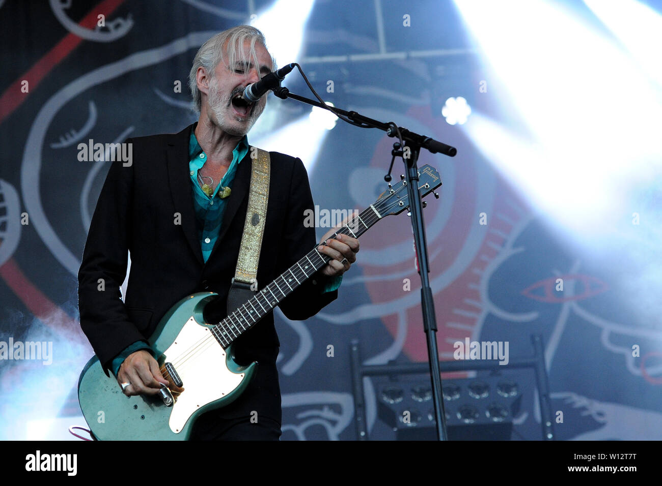 Den Haag, Niederlande. 29 Juni, 2019. Den Haag, 29-06-2019, Parkpop Samstag Nacht, Zuiderpark, Sänger und Gitarrist von Triggerfinger Ruben Block Credit: Pro Schüsse/Alamy leben Nachrichten Stockfoto