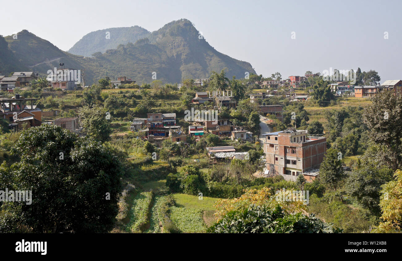 Newari Häuser und die Landwirtschaft in einen Sattel der Mahabharat Berge, Bandipur, Tanahan Bezirk, Nepal Stockfoto