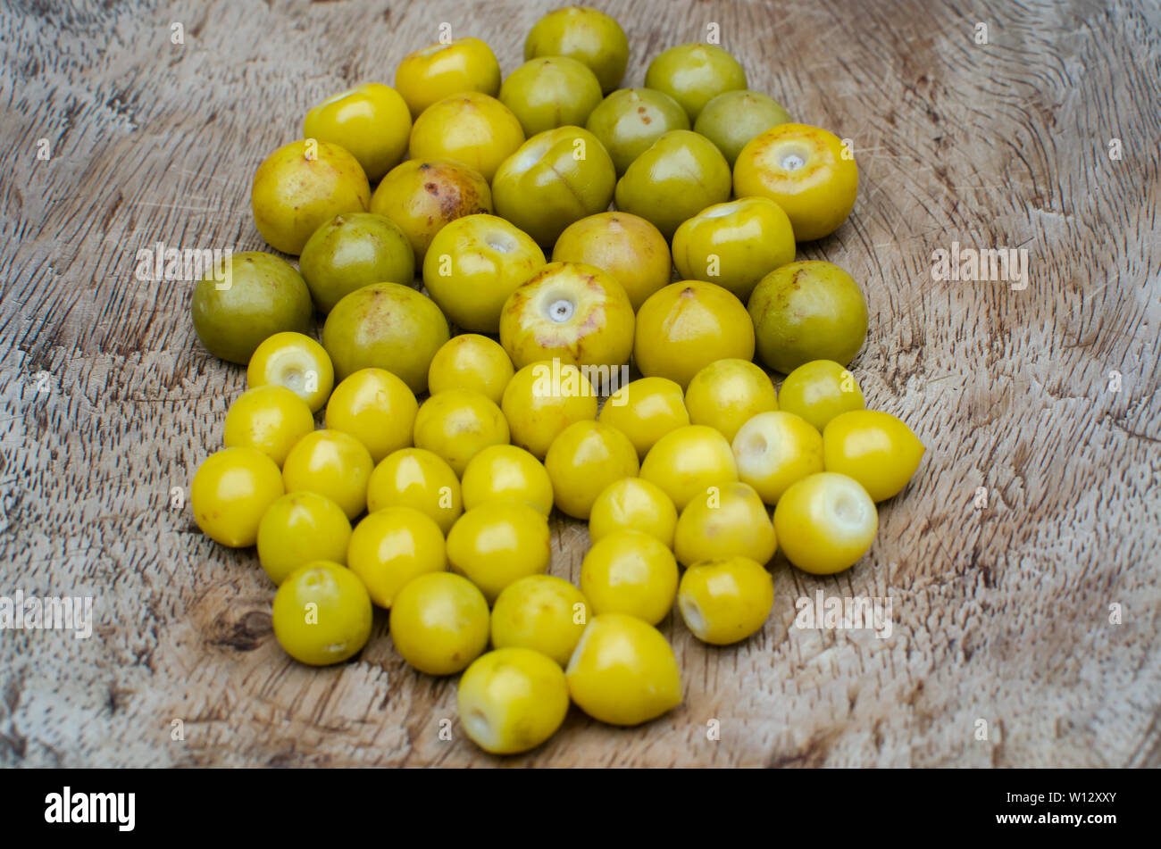 Früchte der Byrsonima crassifolia, eine essbare Frucht des tropischen Amerika Stockfoto