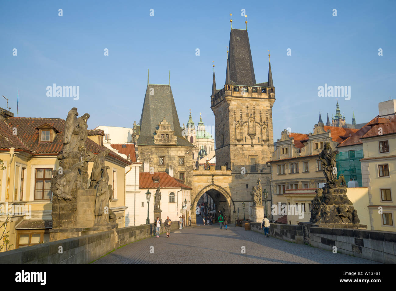 Prag, tschechische Republik - 22 April, 2018: April sonniger Morgen auf der Karlsbrücke Stockfoto