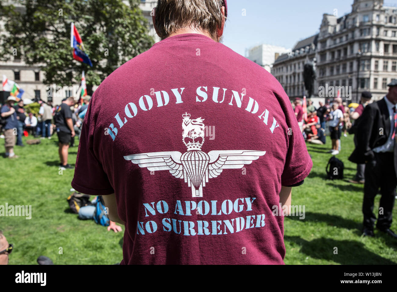 Ehemalige Paras Protest in London als ehemaliger britischer Soldat Gesichter Mordaufladungen über 1972 Shootings auf Bloody Sunday, Londonderry, Nordirland Stockfoto