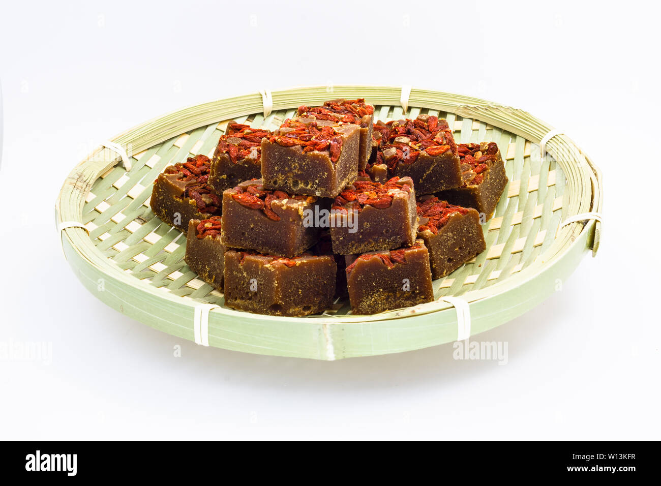 Chinesische Wolfsbeere brauner Zucker Tee in einem Bambus Korb  Stockfotografie - Alamy