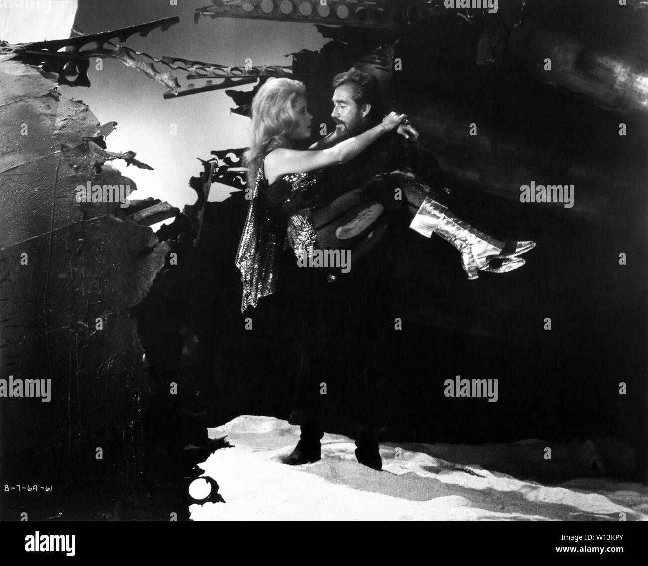 UGO TOGNAZZI als Mark Hand Jane Fonda als BARBARELLA Direktor 1968 Roger Vadim Thema Jean-Claude Forest Marianne Produktionen/Dino de Laurentiis Cinematografica/Paramount Pictures Stockfoto