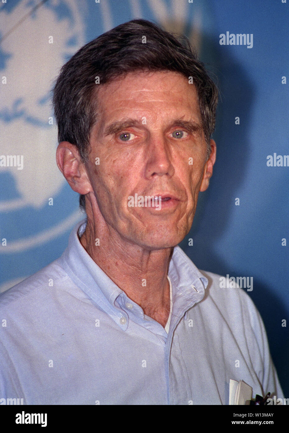 3. November 1993 US-Botschafter Robert Oakley, den Sonderbeauftragten für Somalia, auf einer Pressekonferenz in UNOSOM HQ, Mogadischu. Stockfoto