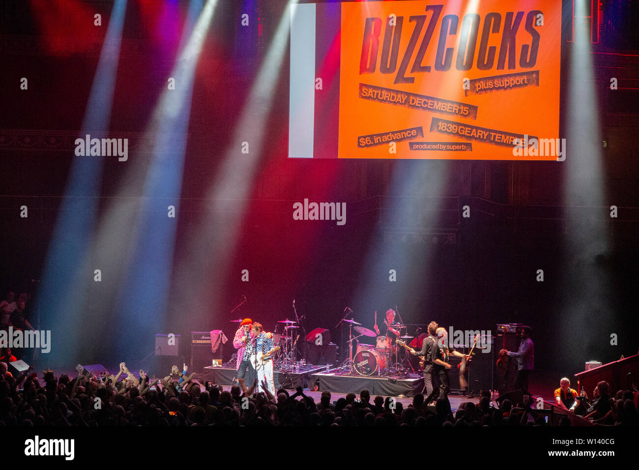 Ein Denkmal Konzert zu Pete Shelley von Punk Band die Buzzcocks in der Royal Albert Hall - Juni 2019, mit der Buzzcocks, die Kufen, Penetration Stockfoto