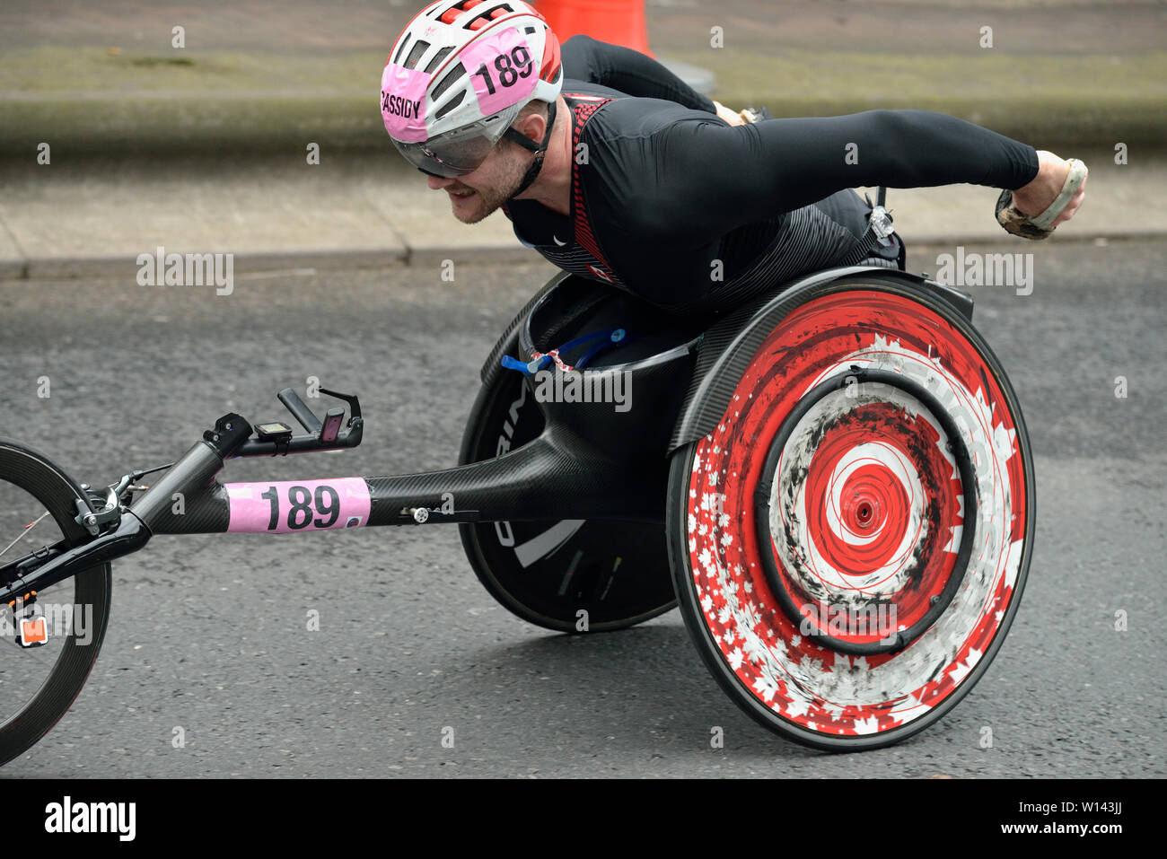 Rollstuhl Konkurrent, 2019 Virgin Money London Marathon, East London, Vereinigtes Königreich Stockfoto