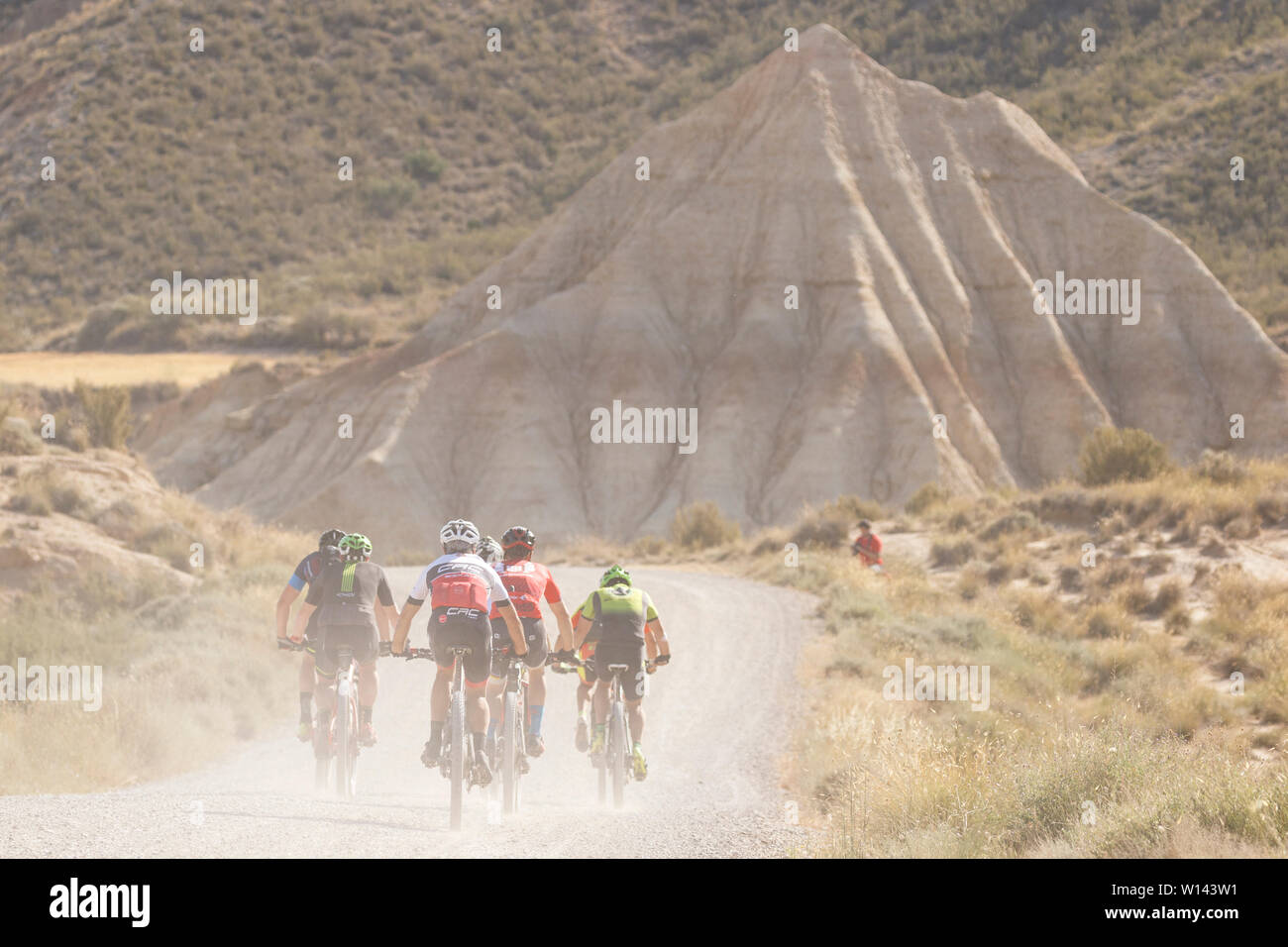 Extreme Bardenas 2019. 1500 Menschen fahren mit dem Rad in der Wüste Europas. Naturpark Bardenas Reales. Biosphärenreservat. Navarra. Spanien Stockfoto