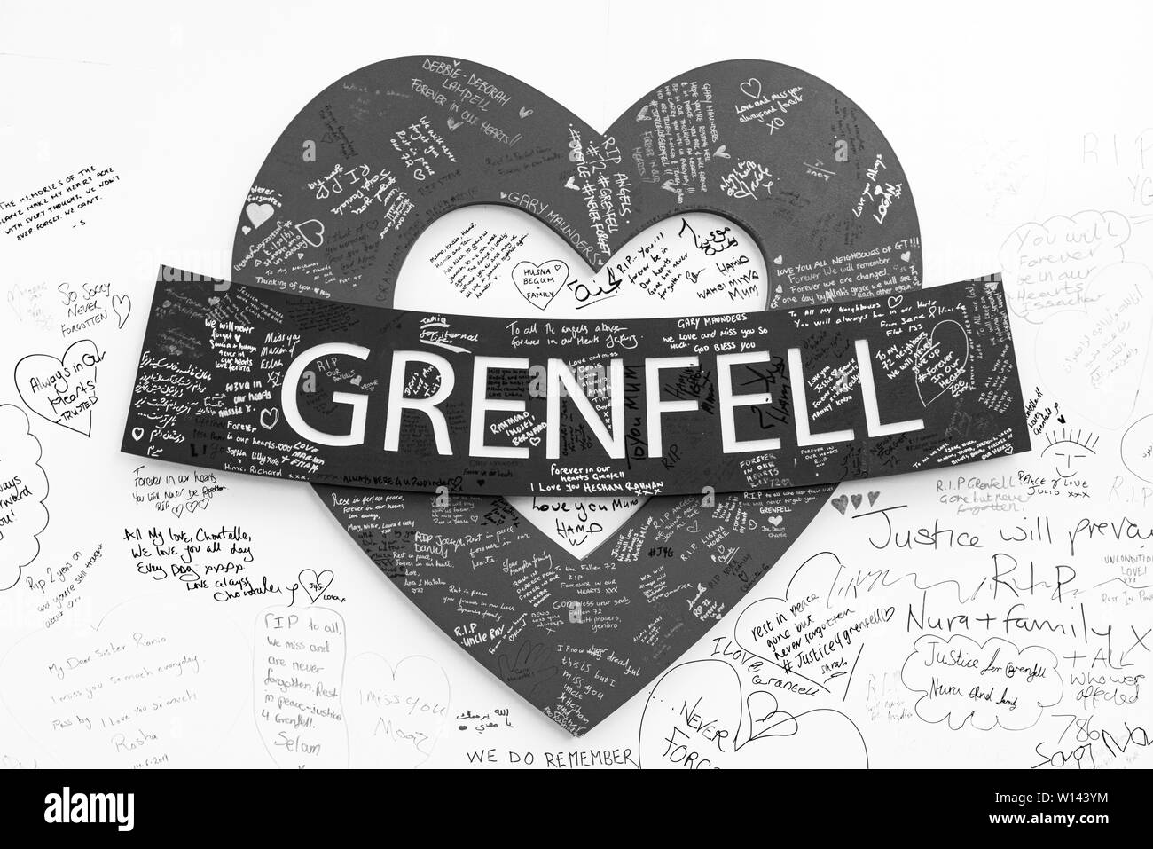 14. Juni 2019 den zweiten Jahrestag des Grenfell Turm Tragödie, und eine Gemeinschaft, die immer noch in Trauer. Kensington, London, UK Credit: B. Catterall Stockfoto