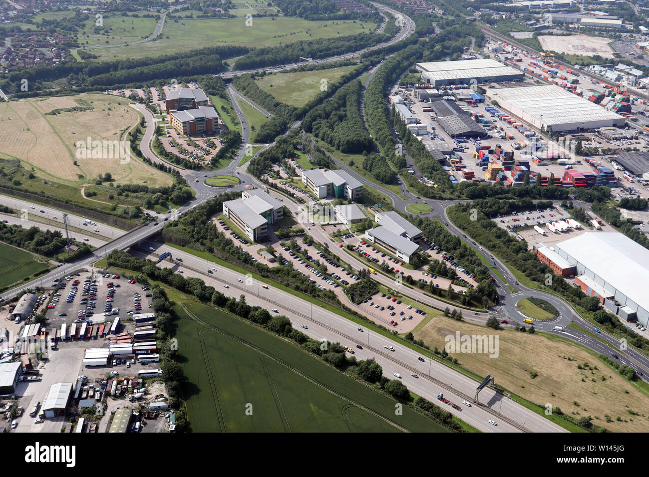 Luftaufnahme von Arla Foods Head Office in Leeds Valley Park, West Yorkshire, UK Stockfoto
