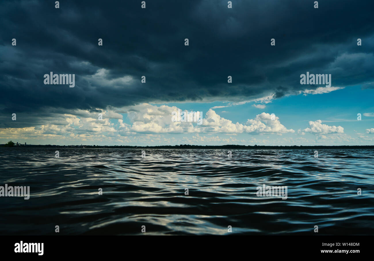 Montreal, Kanada, 29. Juni 2019. Sturm, Wolken, die über See in Montreal, Quebec, Kanada. Credit: Mario Beauregard/Alamy leben Nachrichten Stockfoto