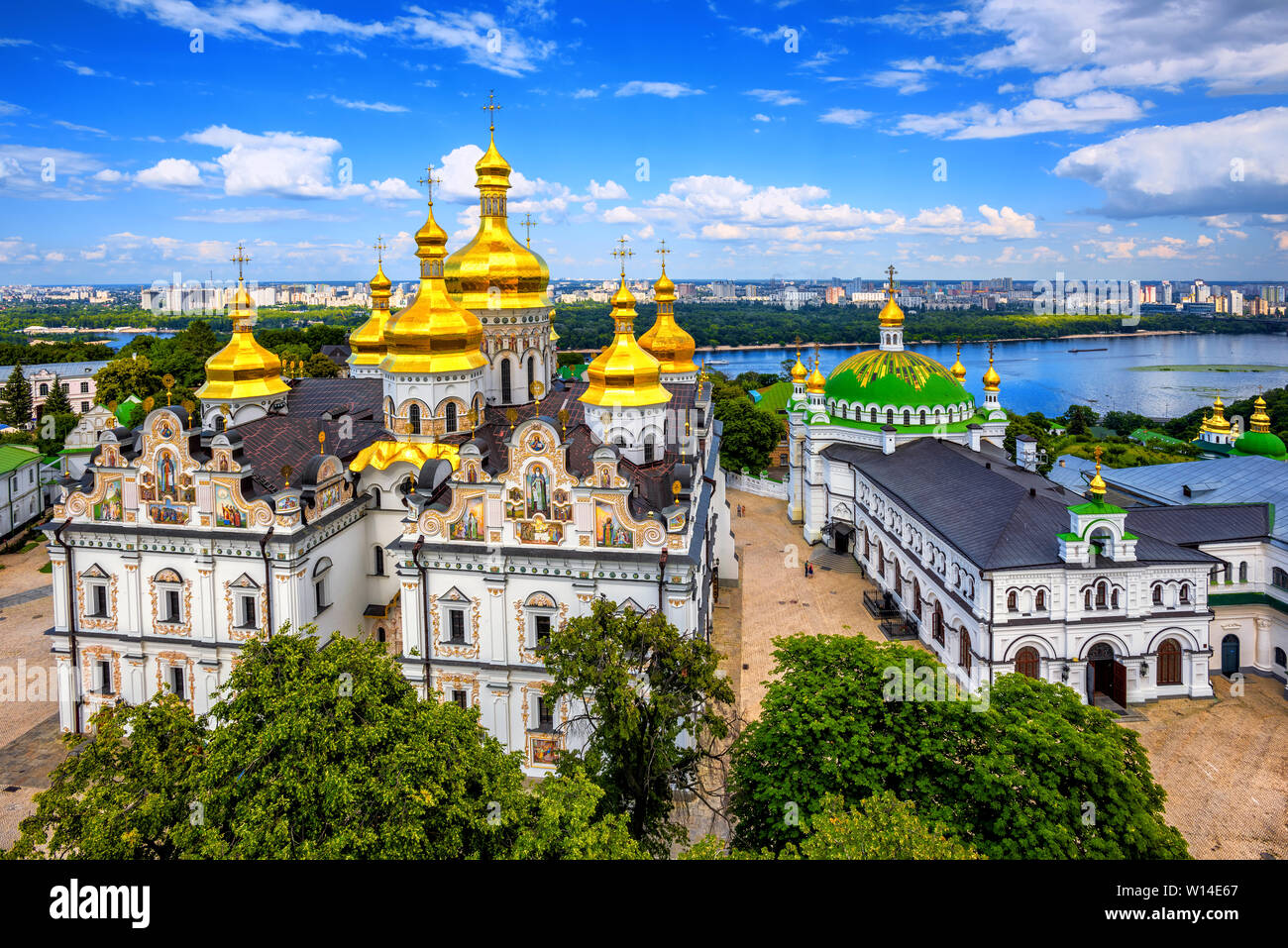 Kiew, Ukraine, goldenen Kuppeln der christlich-orthodoxen Kathedrale in Kiew 1352 Kloster der Höhlen oder Kiew Pechersk Lavra am Fluss Dniepr Stockfoto