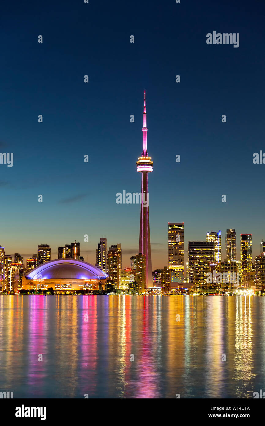Toronto, Ontario, Kanada 2019. Blick von Toronto Island bei Sonnenuntergang. Stockfoto