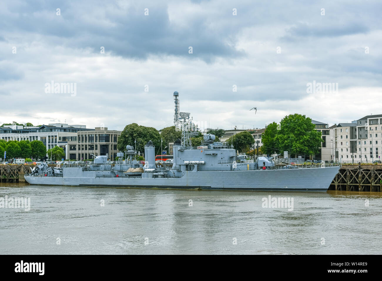 Militärische Schiff aus dem Riverside. Nantes, Frankreich Stockfoto