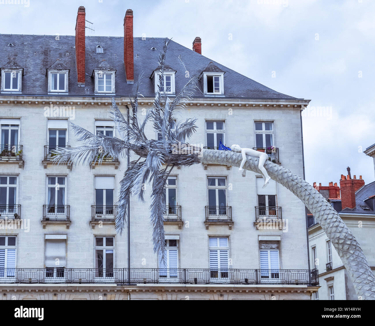 Fassade und Dach der Gebäude in Nantes, Frankreich Stockfoto