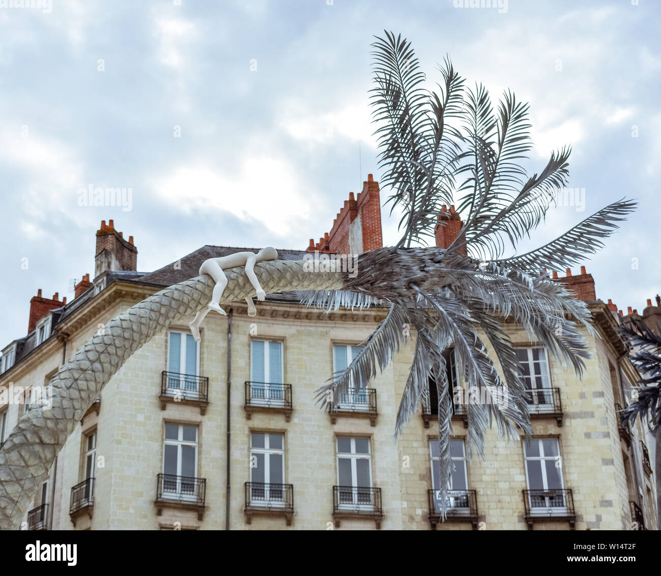 Skulptur und Windows in Nantes, Frankreich Stockfoto