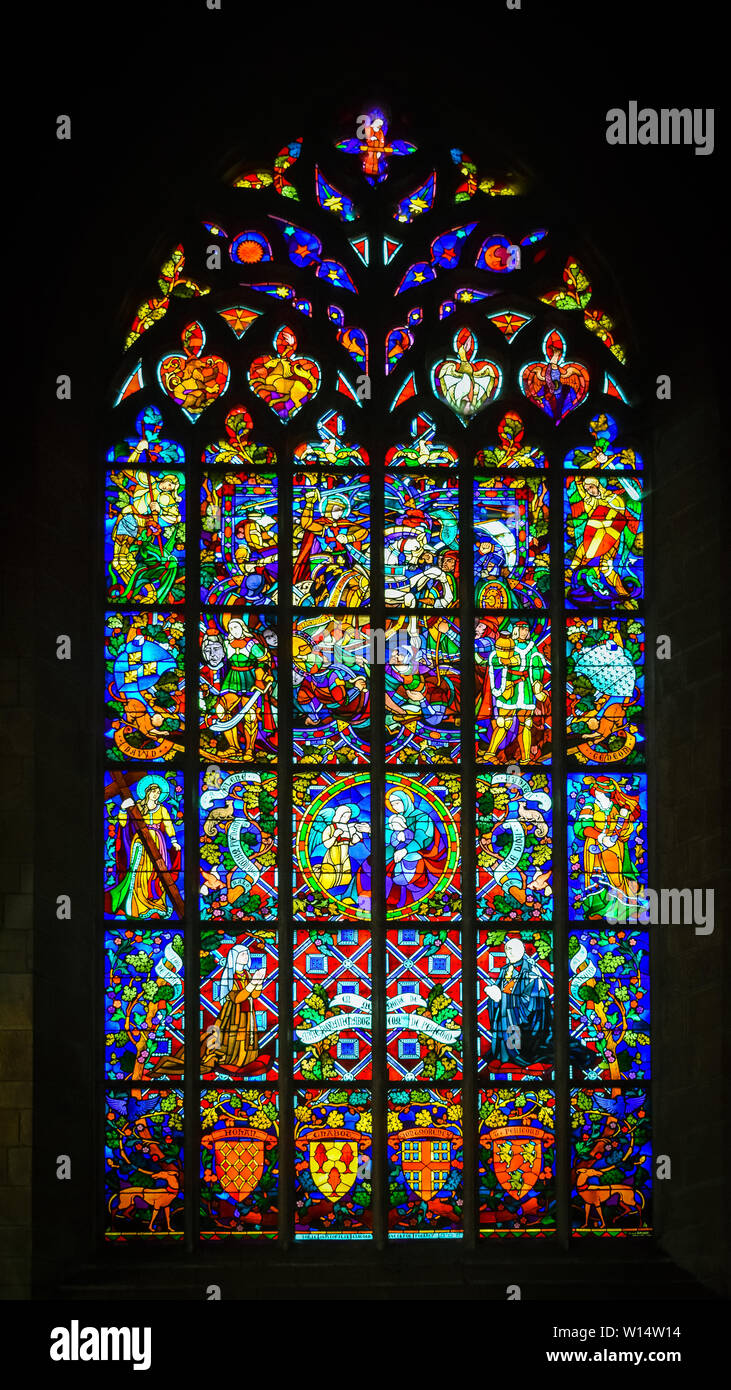 Kirche Glasmalerei. Josselin, schönen Dorf in der französischen Bretagne Stockfoto