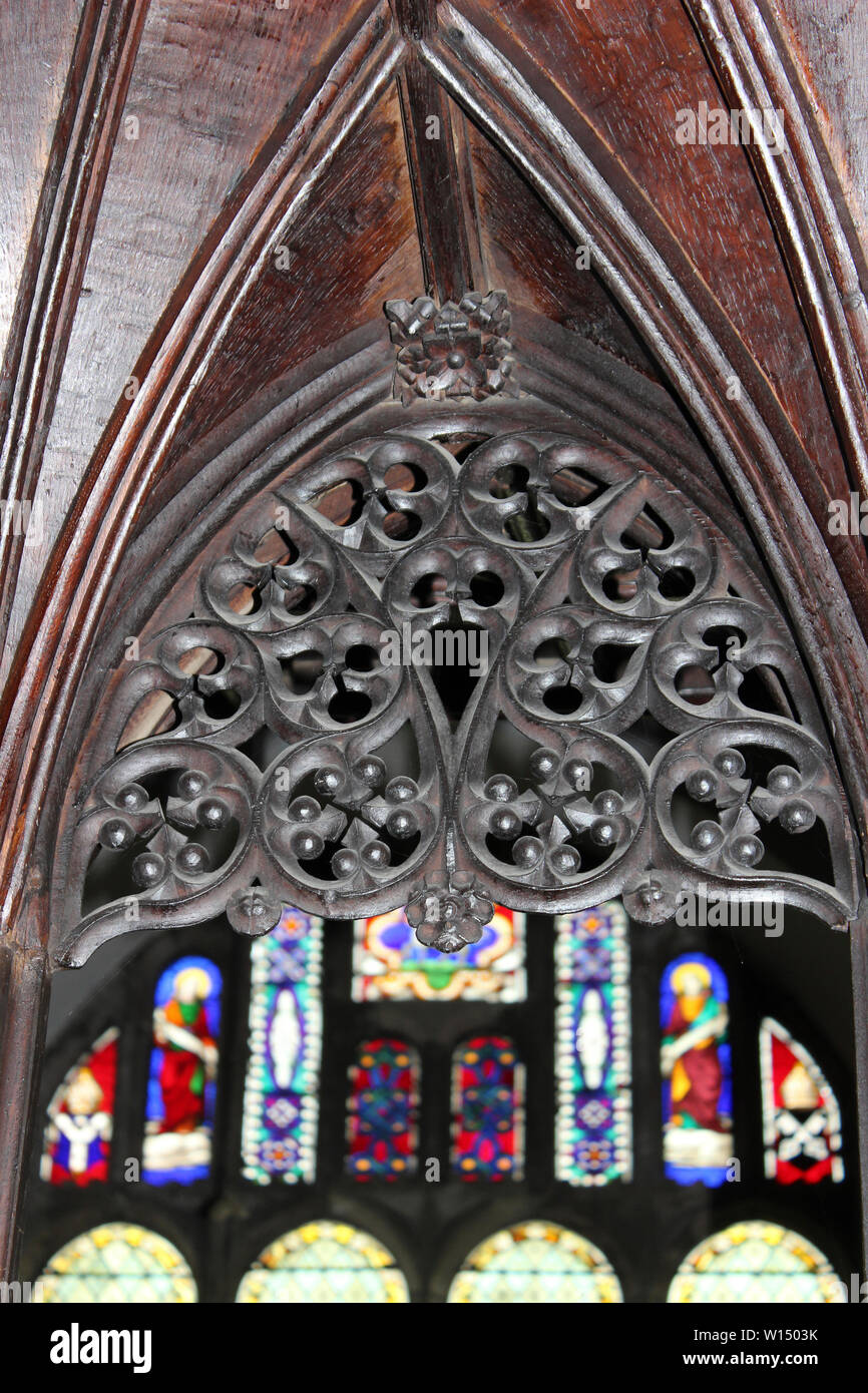 Detail aus dem maßwerk auf dem Lettner in St. Grwst's Kirche, Llanrwst, Conwy, Wales Stockfoto