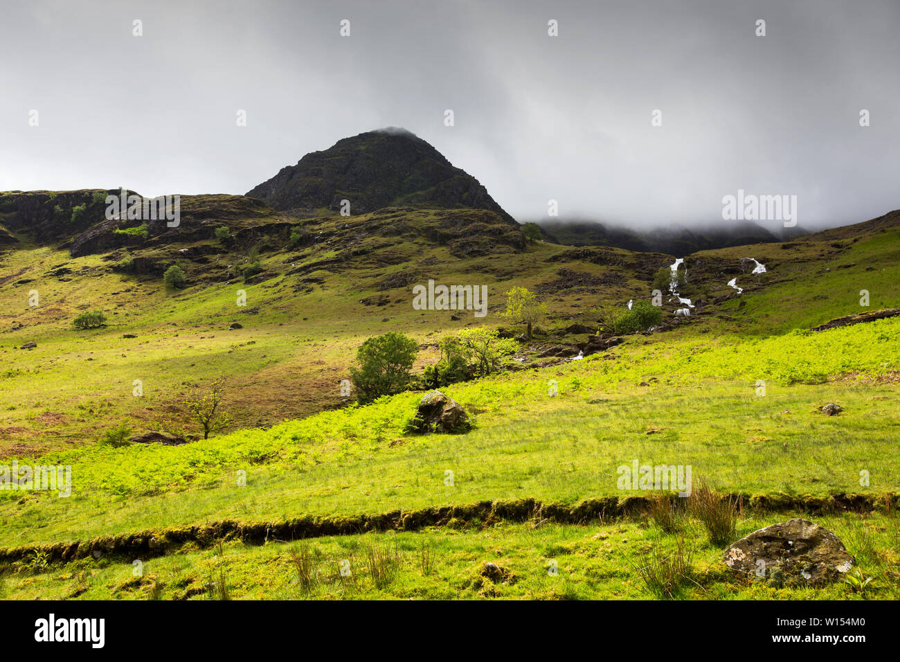 Kamm Beck aus hohen felsspitze oberhalb buttermere im Lake District, England. Stockfoto