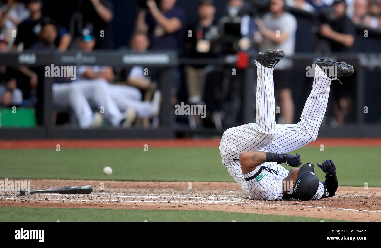 New York Yankees Aaron Hicks in der MLB London Reihe passen an der London Stadion. Stockfoto