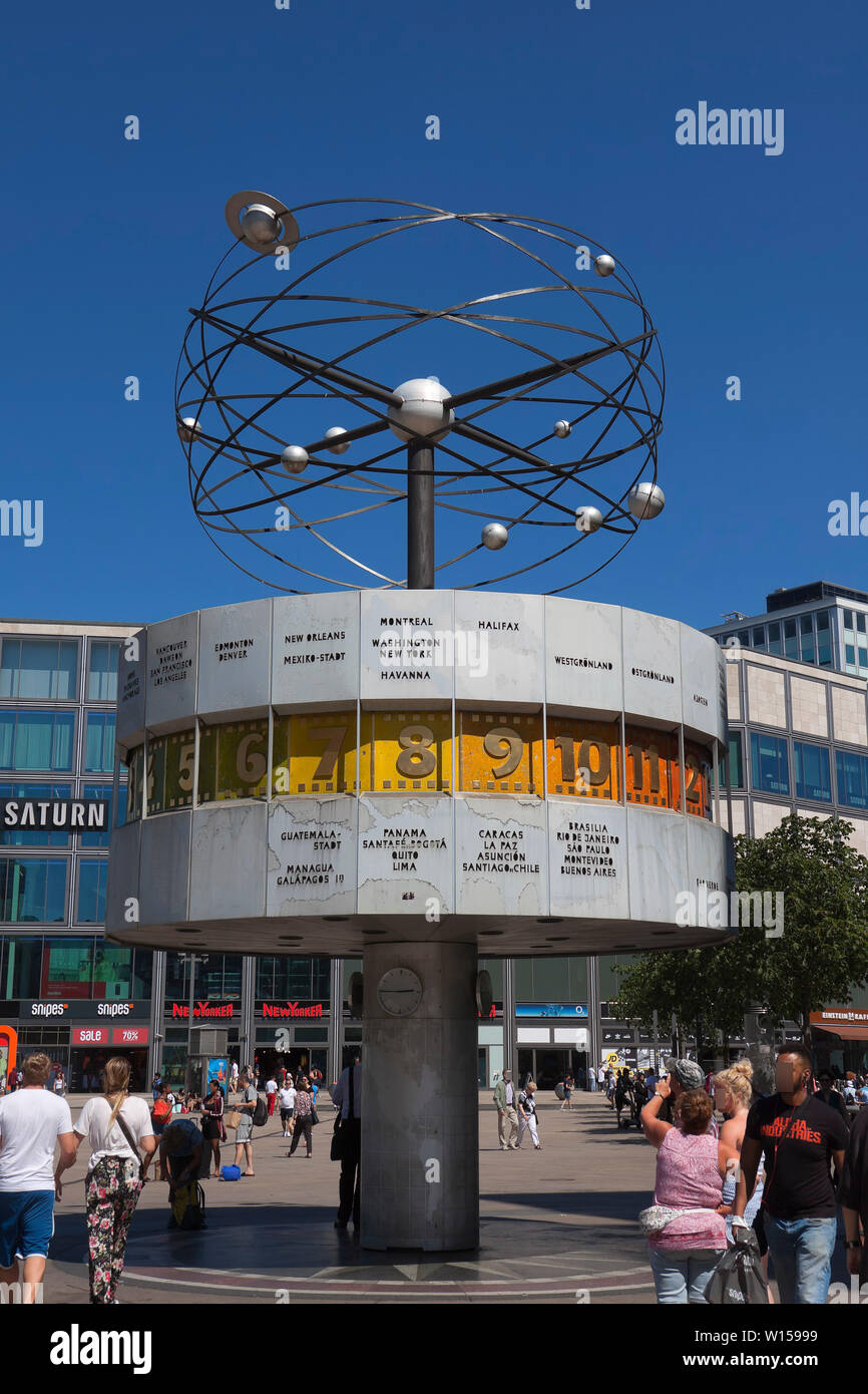 Weltzeituhr (German: Weltzeituhr), auch bekannt als die Urania Weltzeituhr (Deutsch: urania-weltzeituhr) Stockfoto