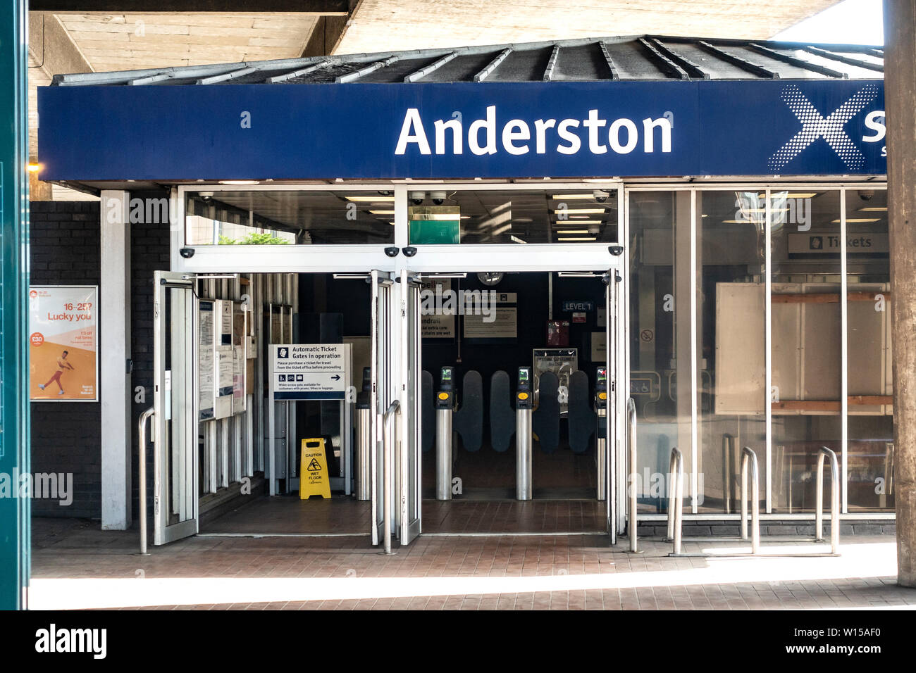 Eingang zum Bahnhof Anderston Scotrail (1979) im Zentrum von Glasgow, Schottland Stockfoto