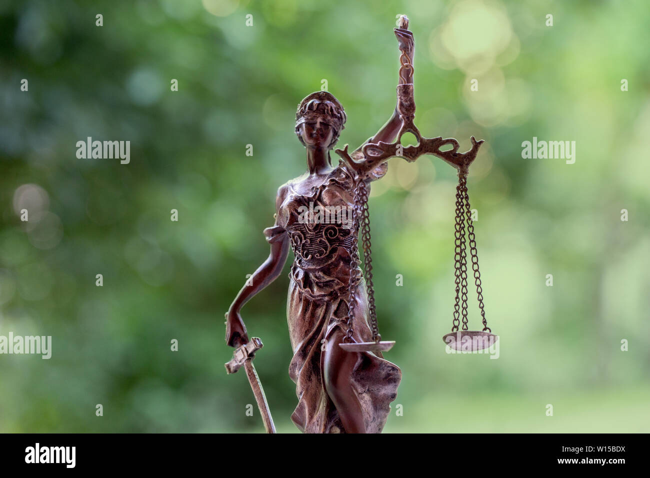 Die Statue von Gerechtigkeit - dame Justiz oder Iustitia/Justitia die römische Göttin der Gerechtigkeit Stockfoto