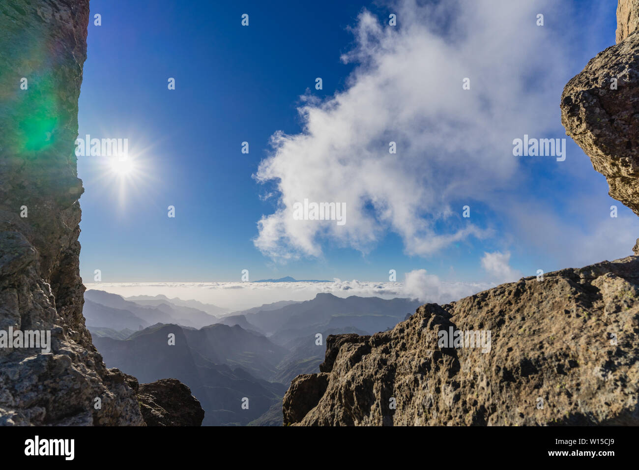 Tolle Aussicht über den bewölkten Himmel von Gran Canaria nach Teneriffa Stockfoto