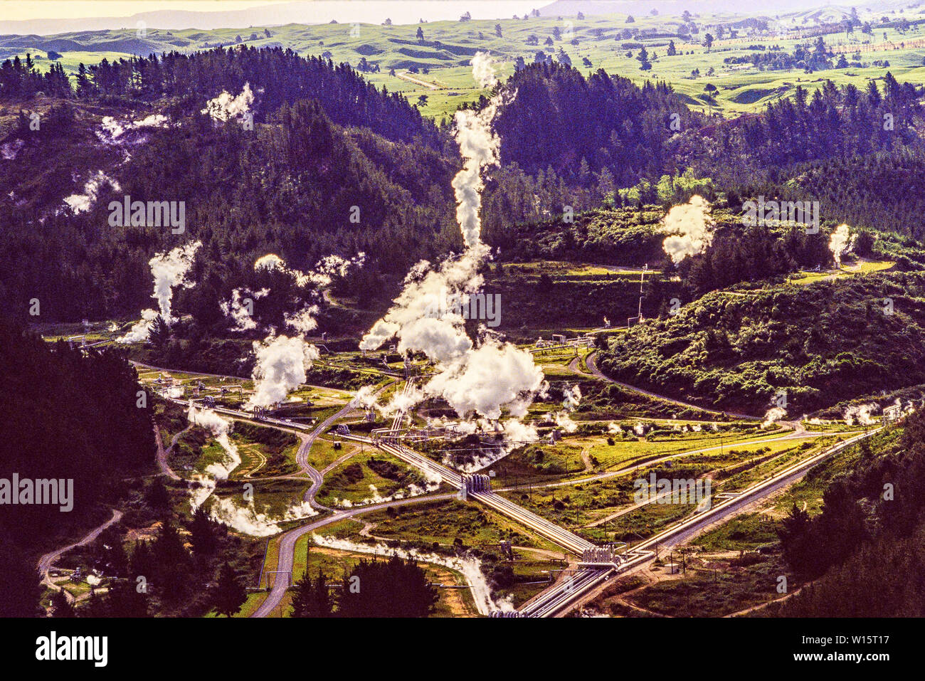 Neuseeland, Nordinsel. Das wairakei Power Station ist ein geothermisches Kraftwerk in der Nähe der Wairakei geothermische Feld in Neuseeland. Wairakei liegt i Stockfoto