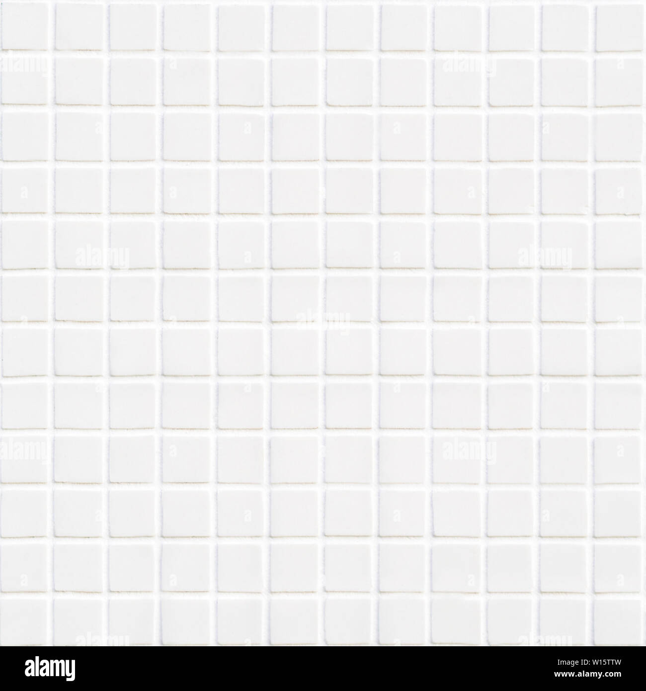 Weiße keramische Fliese kleine Quadrate in quadratischer Form Stockfoto
