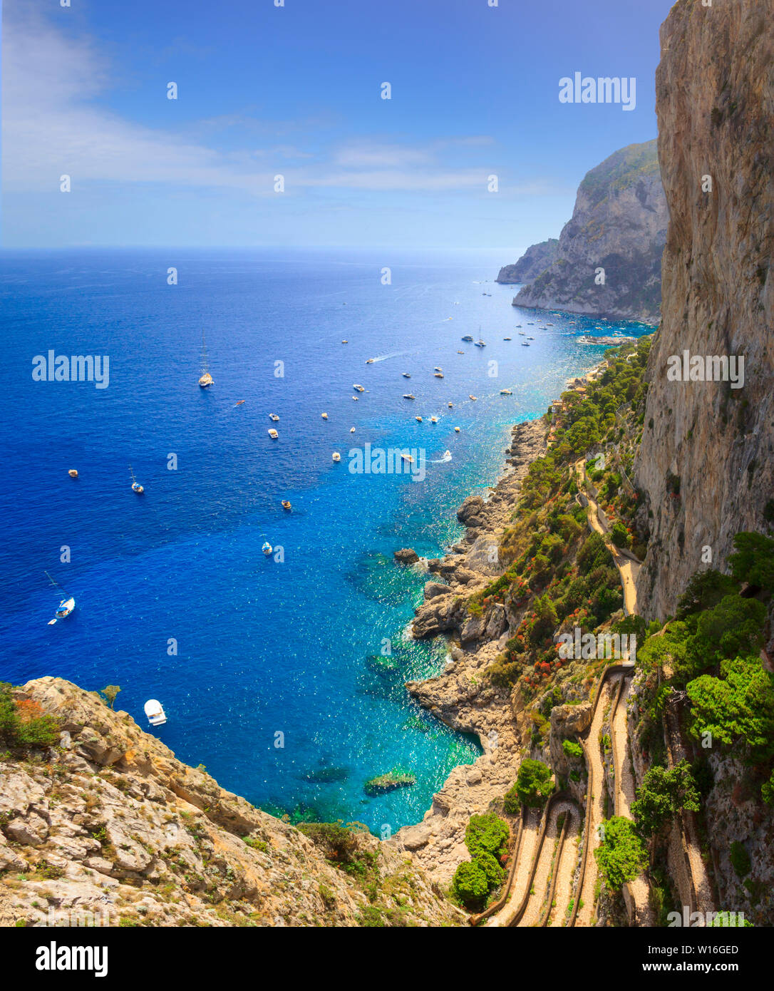 Blick auf die Via Krupp aus Gärten des Augustus absteigend nach Marina Piccola Meer, die Insel Capri, Italien. Stockfoto