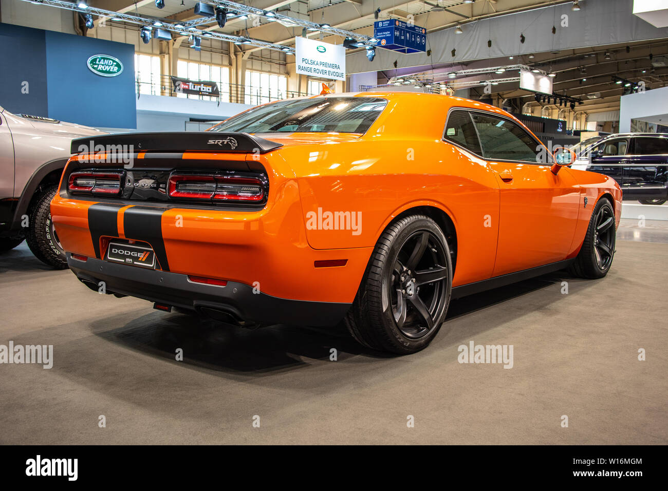 Poznan, Polen, März 2019: metallic orange Dodge Challenger SRT Hellcat, Poznan International Motor Show, 3. gen Muscle Car von Dodge hergestellt Stockfoto