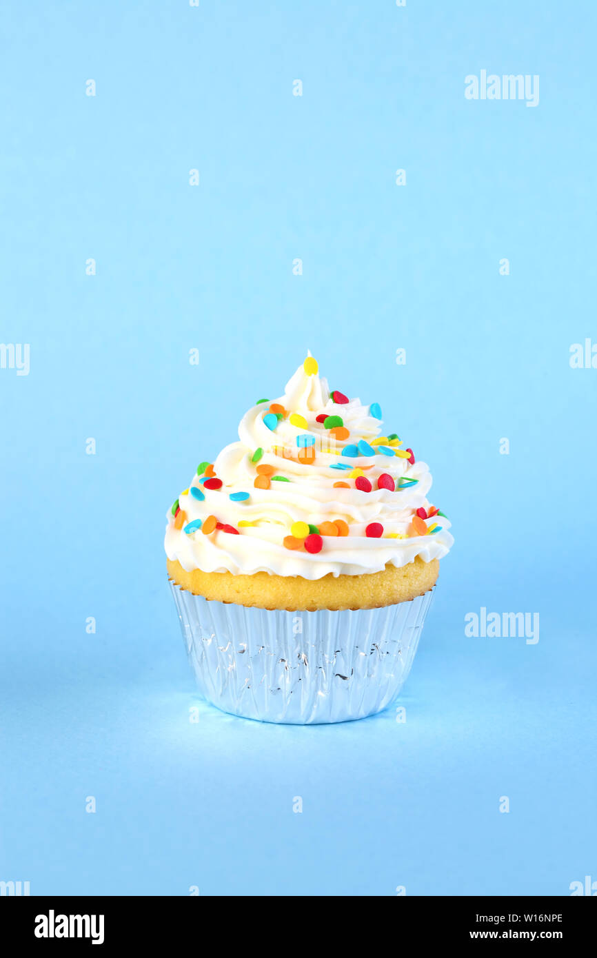 Iced cupcake -Fotos und -Bildmaterial in hoher Auflösung – Alamy